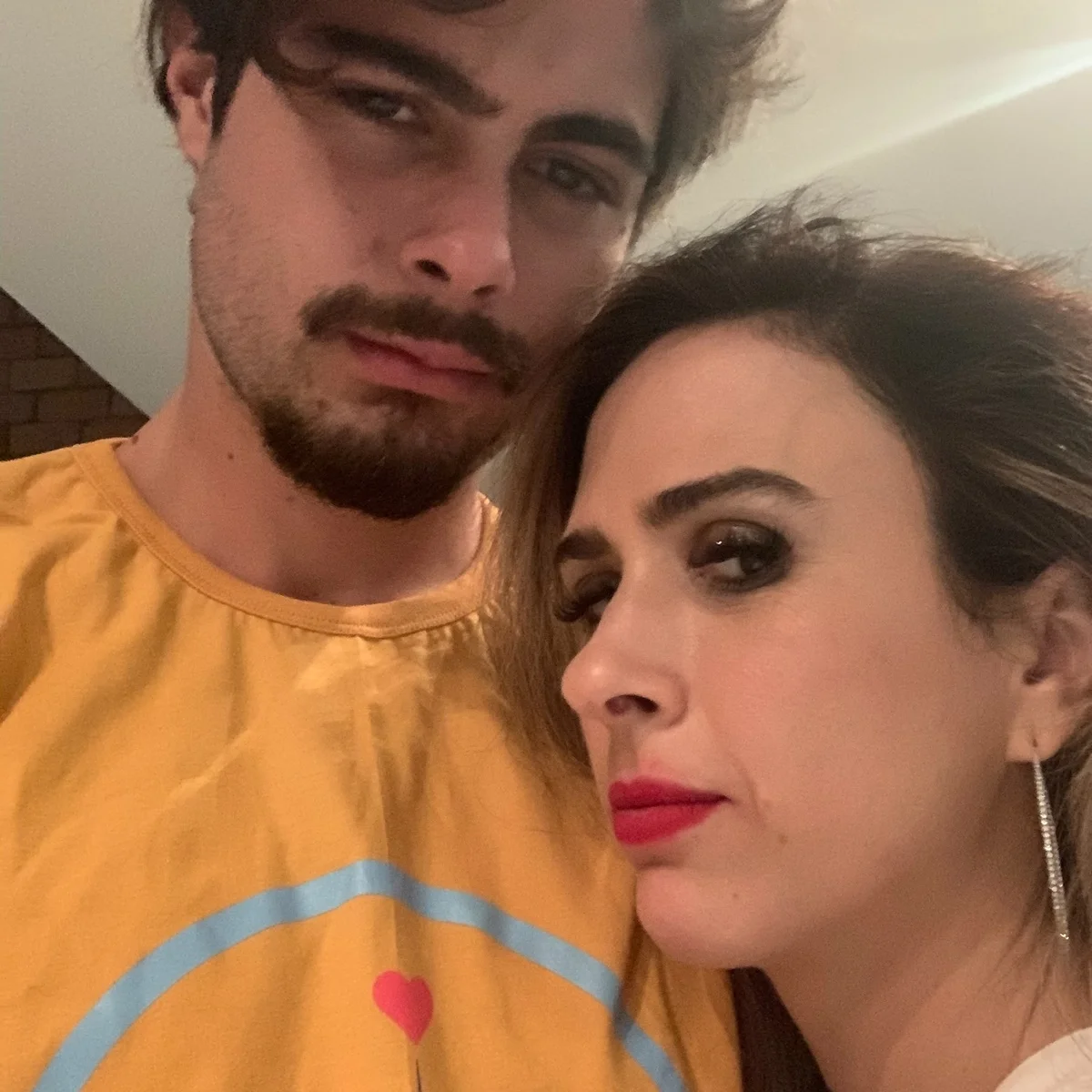 Tatá Werneck e Rafa Vitti posam sérios para as redes sociais Tatá Werneck e Rafa Vitti posam sérios para as redes sociais