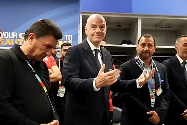 Copa: Infantino visita vestiário do Irã e escuta desabafo do técnico