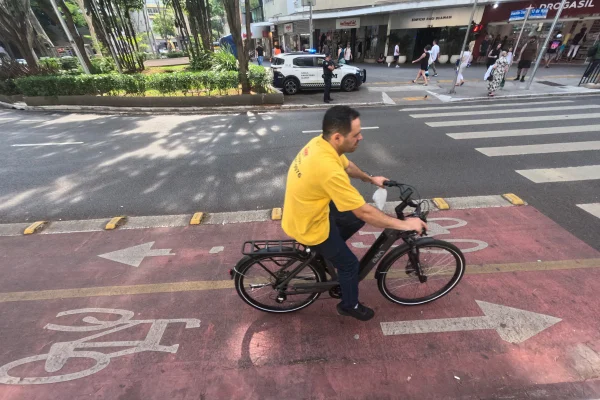 Imagem mostra ciclovia em São Paulo - Metrópooles