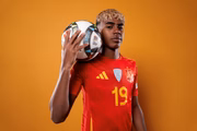 Ainda aos 17 anos, ele foi avaliado como o jogador mais caro do mundo