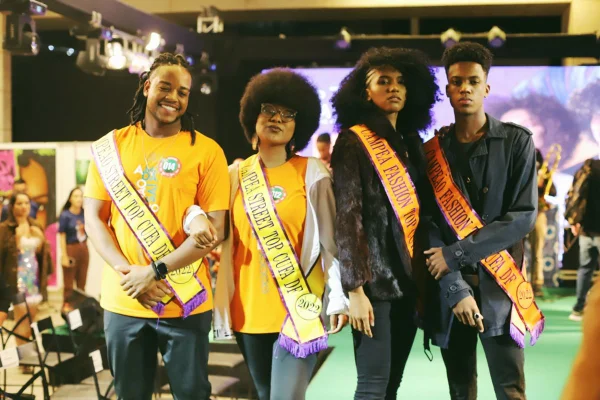 Evento Top Cufa, um concurso de beleza, que aconteceu no Distrito Federal. Na foto, é possível ver os quatro vencedores: Gabriella Santana, Rhuan Faria, Jeferson Patrocínio Monteiro e Ester Alexandre