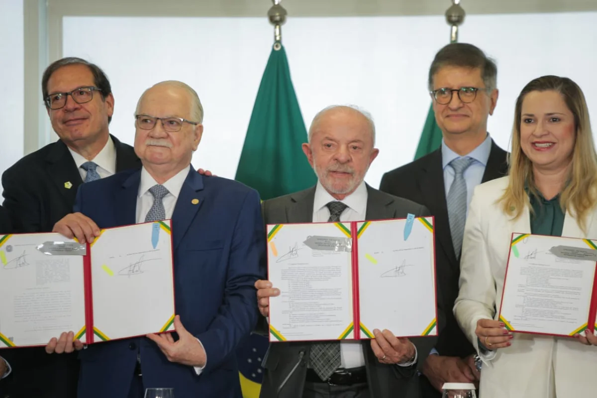Lula sanciona fundos especiais para que a Justiça Federal e o MPF Lula sanciona fundos especiais para que a Justiça Federal e o MPF