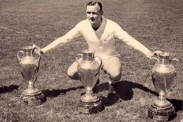 Morre José Emilio Santamaría, lendário zagueiro do Real Madrid