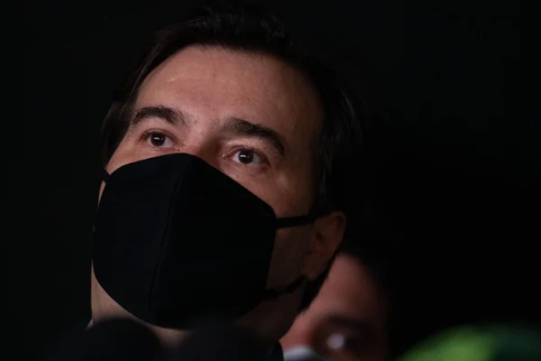 Governo não falou comigo sobre prorrogação do auxílio de R$ 600, diz Maia