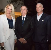 Ana Hickmann e o marido, Alexandre Corrêa, com Bolsonaro
