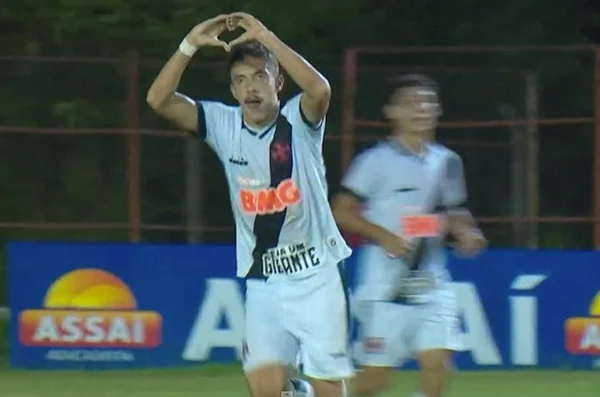 Vasco vira sobre Goiás e pega o Grêmio nas quartas da Copinha