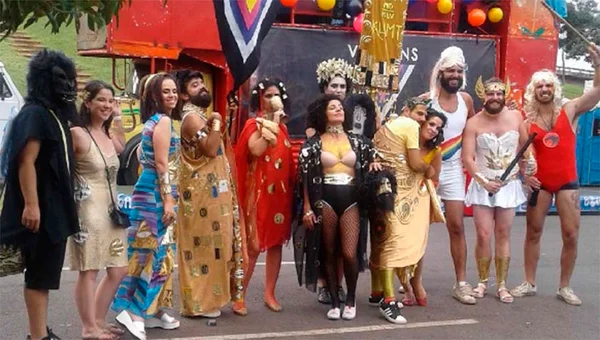 Pré-carnaval do Virgens da Asa Norte leva 10 mil pessoas ao Conic