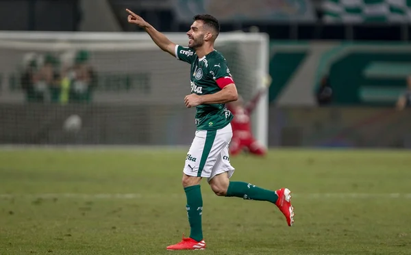 Bruno Henrique treina separado e é dúvida no Palmeiras para domingo