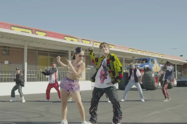 Confira a nova faixa de Becky G com J-Hope, do grupo BTS