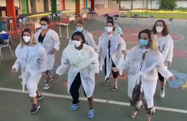 Vídeo: após expediente, equipe de vacinação grava dancinha viralizada