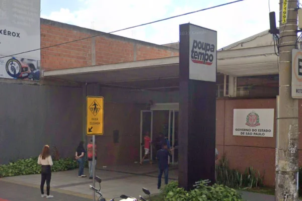 Imagem colorida de unidade do Poupatempo em Sorocaba. Metrópoles
