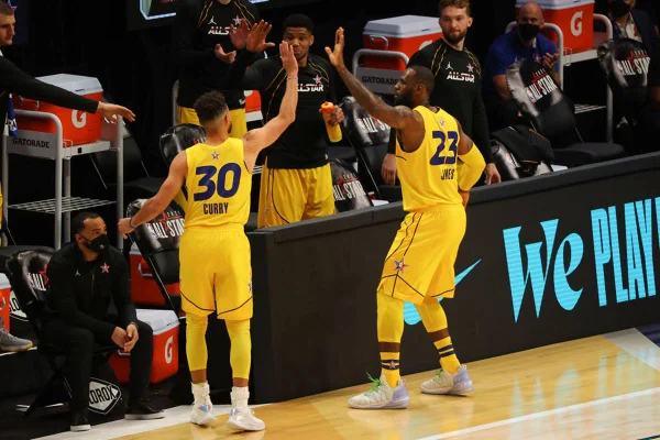 Stephen Curry e LeBron James