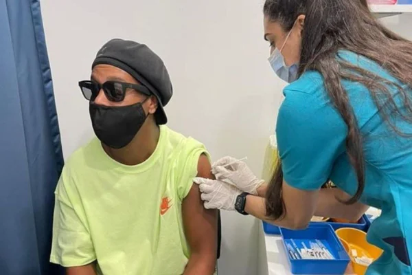 Ronaldinho Gaúcho vacina Covid-19