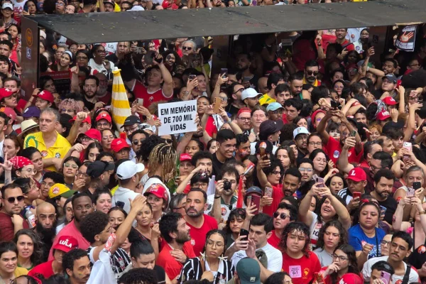 Clima de Carnaval e apelo por democracia: como foi último ato de Lula em SP - destaque galeria Clima de Carnaval e apelo por democracia: como foi último ato de Lula em SP - destaque galeria