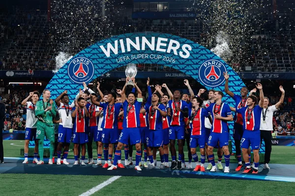 Paris Saint-Germain comemora título da Supercopa da Europa