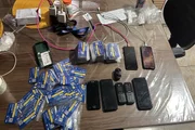 Chips e celulares apreendidos Chips e celulares apreendidos