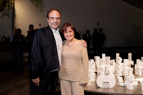 Ex-esposa de Sergio Camargo se emociona com exposição inédita no DF: “Uma grandeza que se soma”