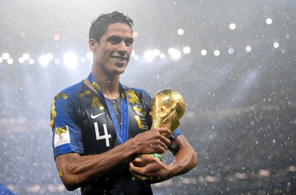 Raphael Varane, zagueiro campeão do mundo em 2018 pela França - Metrópoles