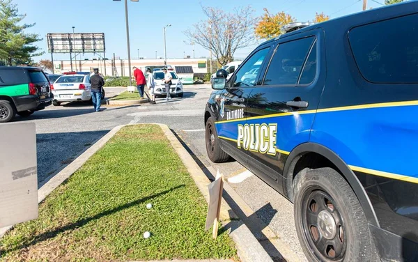 Mulher é presa após dirigir por meses com corpos de sobrinhos no carro