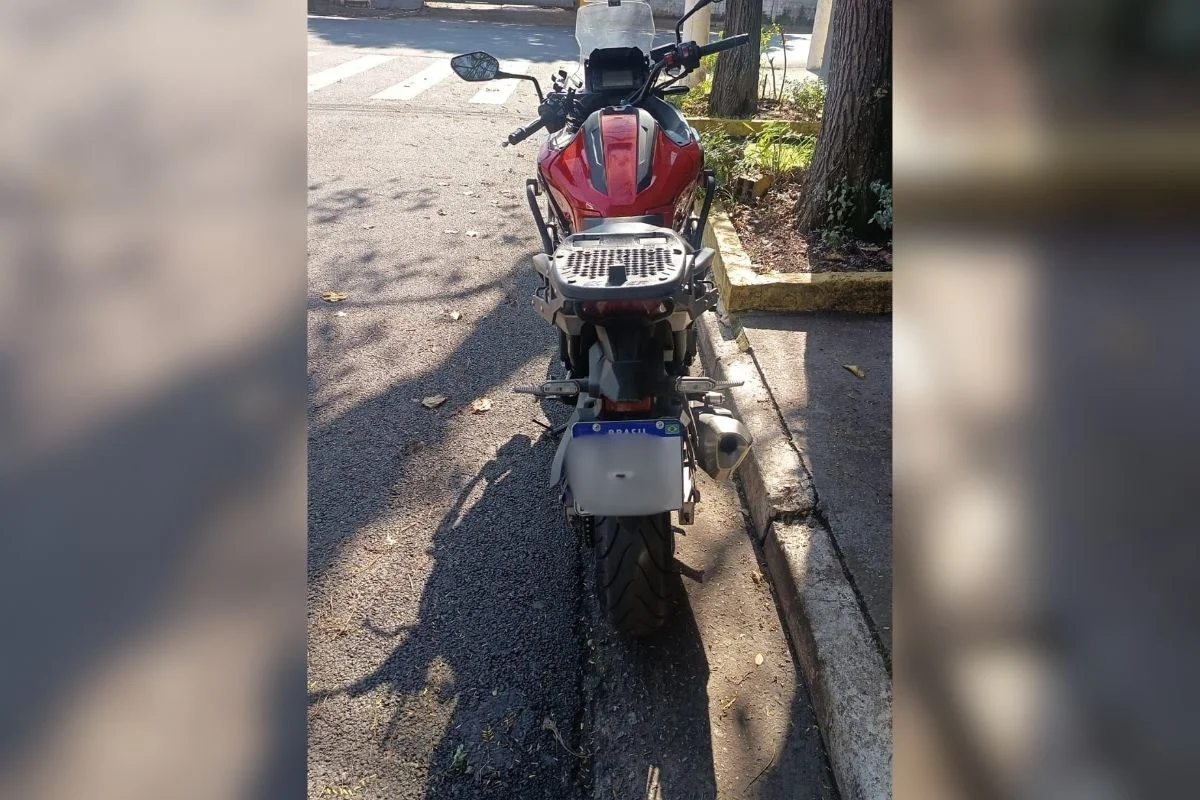 Moto usada em atentado contra Tenente Ronickson Pimentel, irmão de Eloá, em São Caetano do Sul, havia sido roubada quatro dias antes do crime.