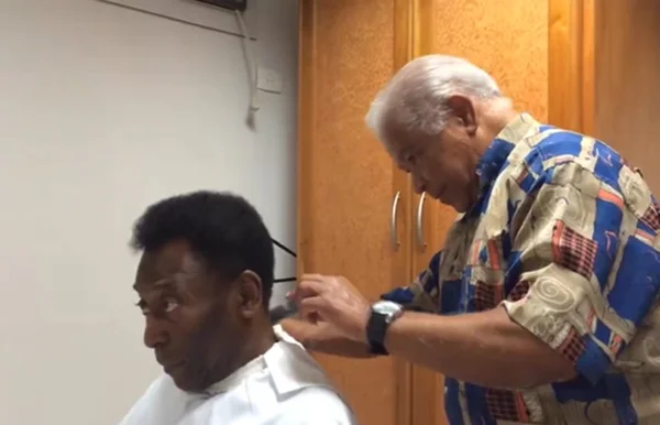 Pelé no barbeiro