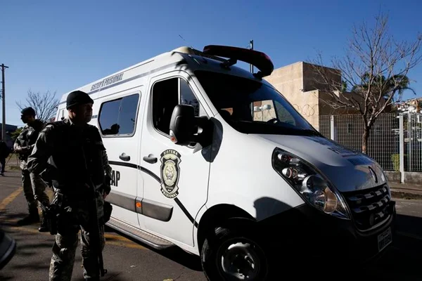 Polícia investiga se agressor de Bolsonaro esteve na Câmara