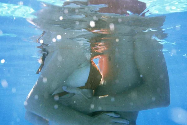 Posições para transar na piscina