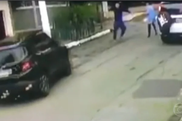 Vídeo: homem morre após ser baleado na cabeça na frente do filho em SP