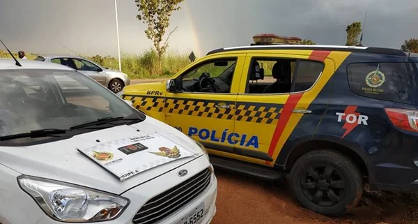 DF: homem é preso ao dirigir carro roubado de motorista de aplicativo