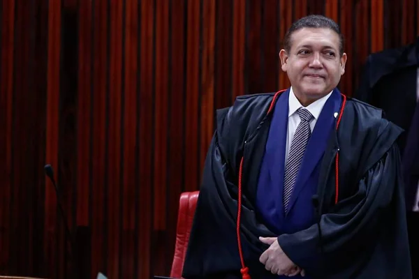 Nunes Marques é submetido à mesma cirurgia que Lula fez no quadril