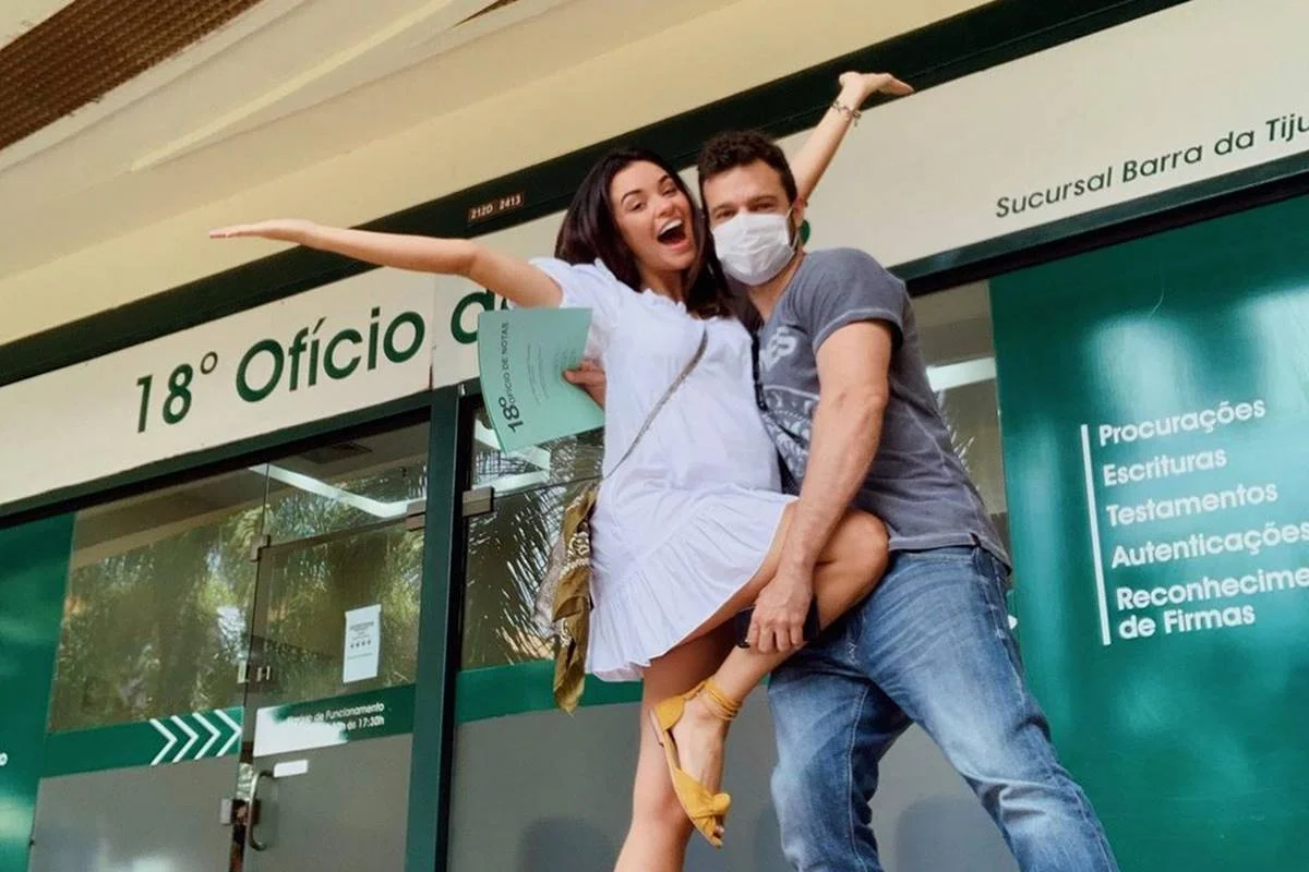 Recentemente, Talita Younan e João Gomez se casaram em um cartório no Rio de Janeiro Recentemente, Talita Younan e João Gomez se casaram em um cartório no Rio de Janeiro