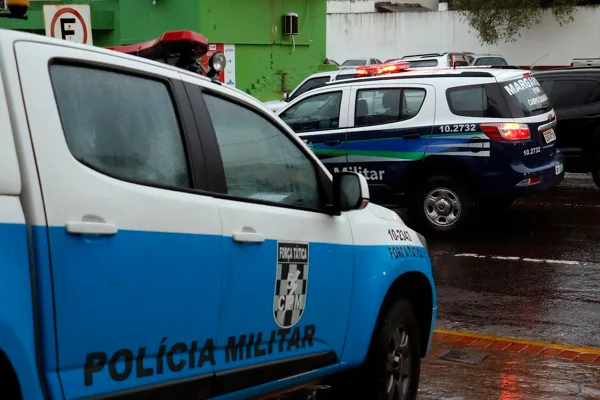 Carros de policia - Metrópoles