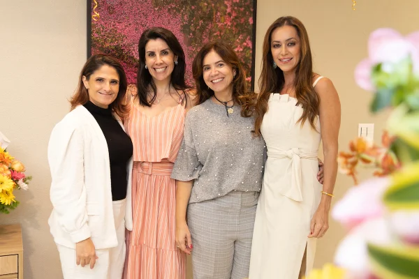 Pat Vaz, Angela Quinto e Valéria Prado fazem surpresa para Raquel Vaz