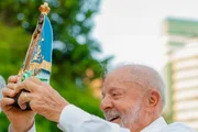 Presidente Lula e imagem de Nossa Senhora Aparecida Presidente Lula e imagem de Nossa Senhora Aparecida