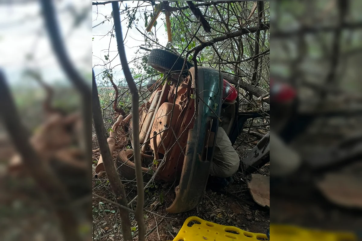 Dois homem morreram após o carro capotar na GO-330 Dois homem morreram após o carro capotar na GO-330