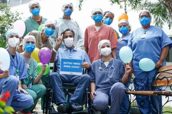Último paciente de Manaus internado pela Covid em Goiás deixa hospital