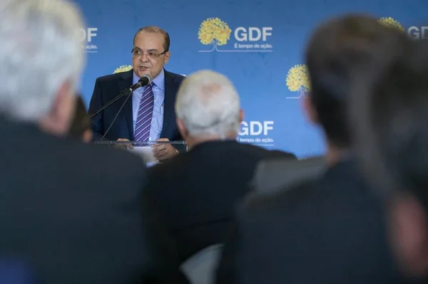 “Estamos aqui para proteger o servidor”, diz Ibaneis Rocha