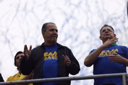 Silas Malafaia canta o hino nacional na Avenida Paulista