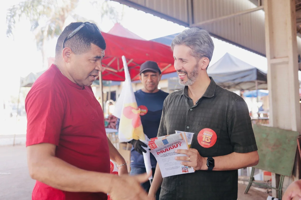 Durante o compromisso, ele criticou a falta de infraestrutura em regiões já regularizadas do Distrito Federal e prometeu resolver os problemas de infraestrutura nessas localidades. Durante o compromisso, ele criticou a falta de infraestrutura em regiões já regularizadas do Distrito Federal e prometeu resolver os problemas de infraestrutura nessas localidades.