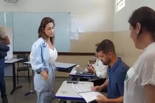 Soraya Thronicke vota em Campo Grande (MS): “Não fujo nunca da raia”