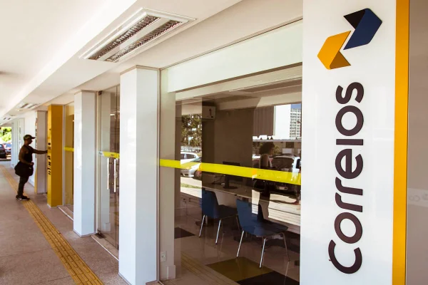 Governo planeja privatizar Correios, Telebras e outras 7 estatais