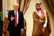 Presidente Donald Trump ao lado de Mohammed Bin