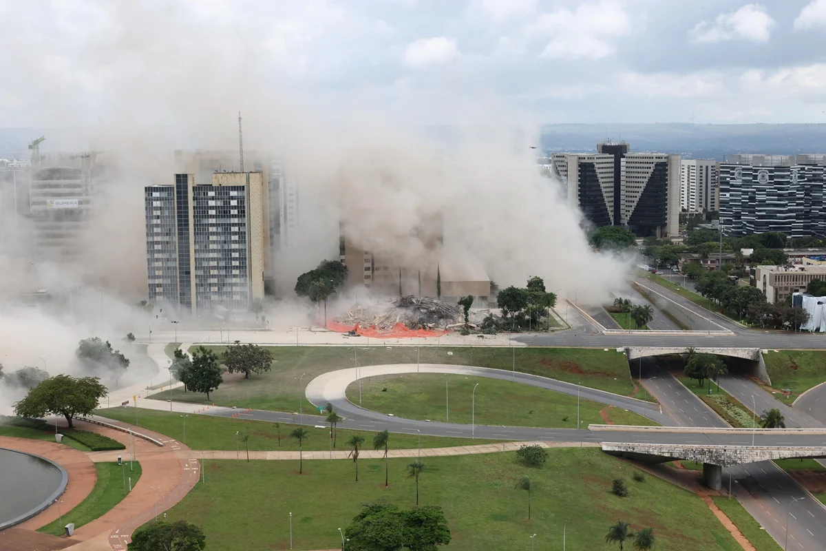 A remoção de entulho seguirá planejamento da empresa responsável, sempre condicionada às condições de segurança e autorização forma A remoção de entulho seguirá planejamento da empresa responsável, sempre condicionada às condições de segurança e autorização forma