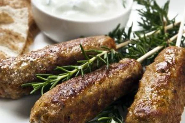 kafta no palito - metropoles