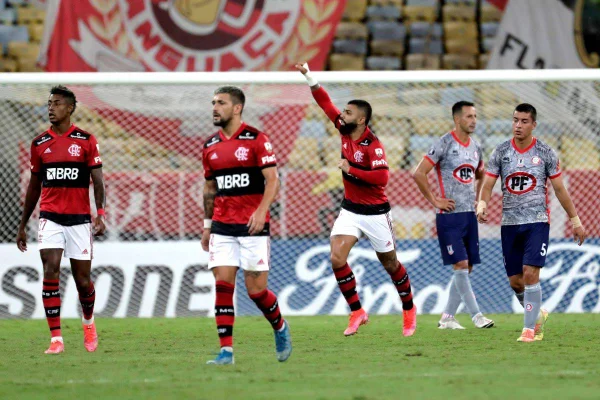 Gabigol marca na vitória do Flamengo na Libertadores