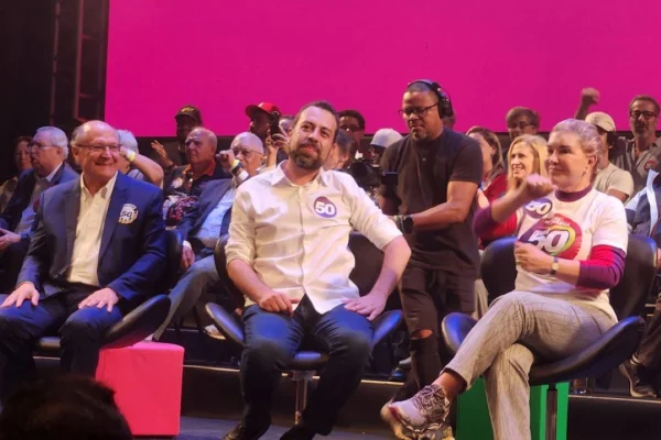 Foto colorida de Geraldo Alckmin, Guilherme Boulos e Marta Suplicy