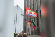 Quem é o “Gostoso da Paulista”, que viralizou após ato pró-Lula em SP - imagem 4 Quem é o “Gostoso da Paulista”, que viralizou após ato pró-Lula em SP - imagem 4