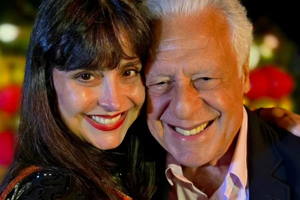 Foto do casal Alexandra Martins e Antonio Fagundes