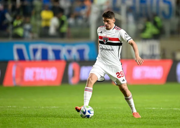 Pablo Maia, jogador do São Paulo, em jogo do Campeonato Brasileiro - Metrópoles