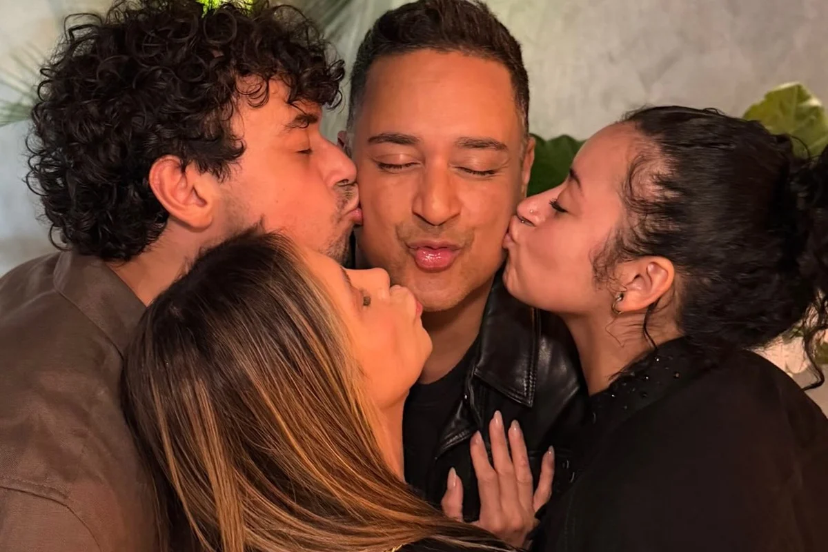 Carla Perez e os filhos dão beijinho em Xanddy Carla Perez e os filhos dão beijinho em Xanddy